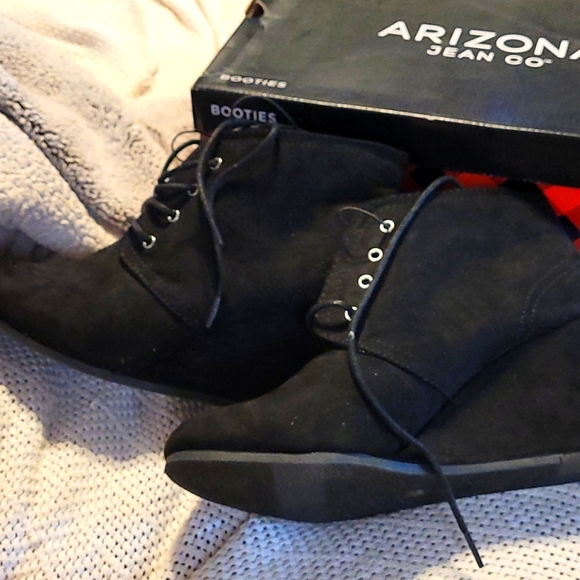 Arizona Jean Co. Booties - Picture 4 of 7